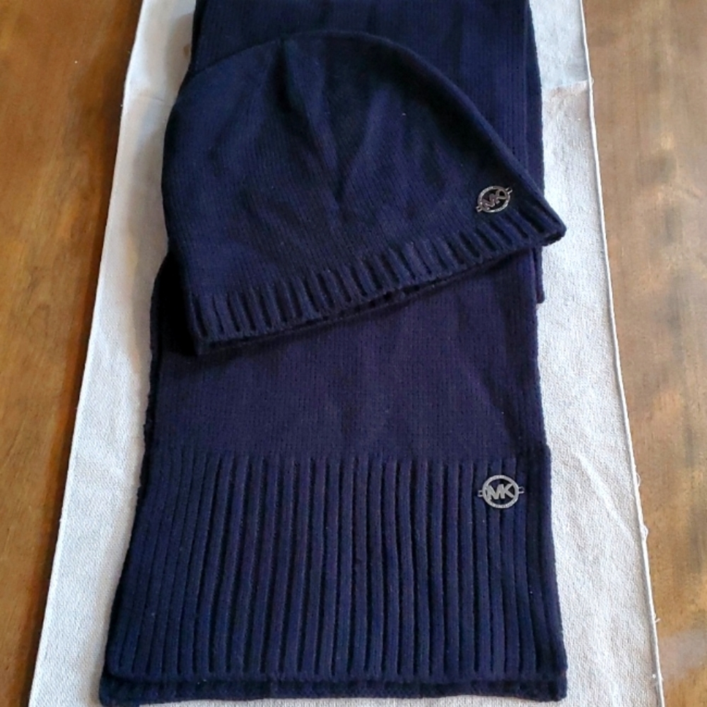Black Michael Kors hat and scarf set